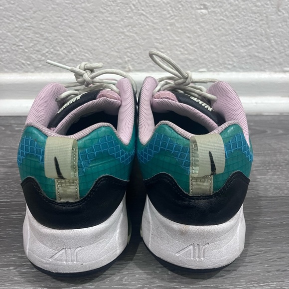 Multicolor Nike Sneakers - Picture 2 of 5